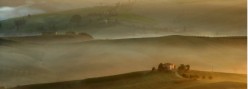 Casolari fra le brume autunnali