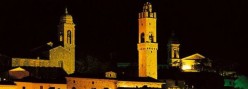 I tetti di Montalcino in notturna