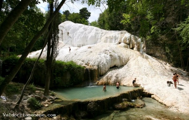 Un tuffo nelle acque termali di Bagni San Filippo